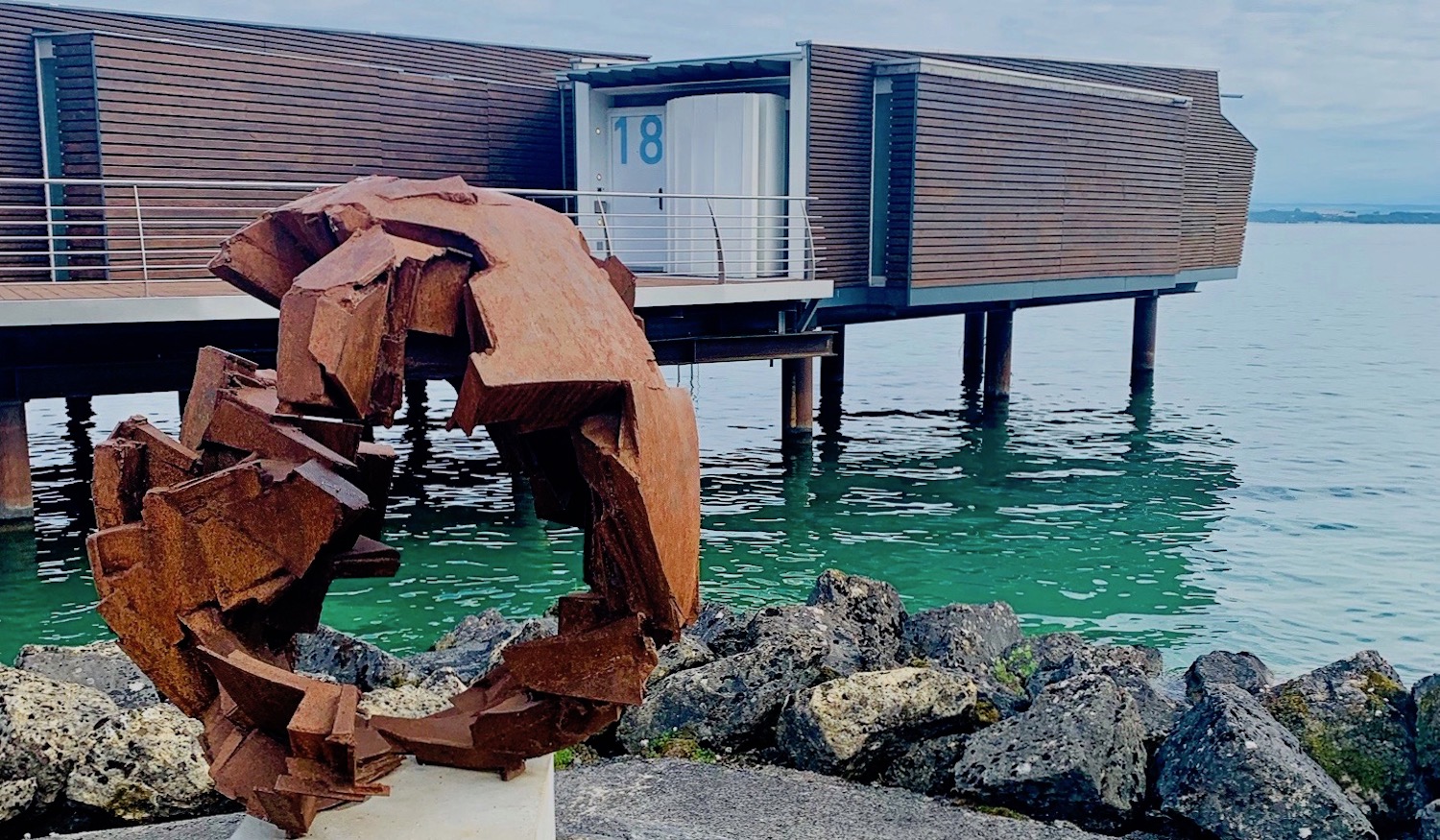 Installation sculpture Murs Porteurs Palaffite, Neuchâtel